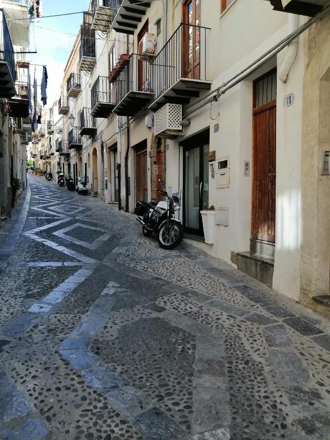 Una Stanza A Cefalù Exteriör bild