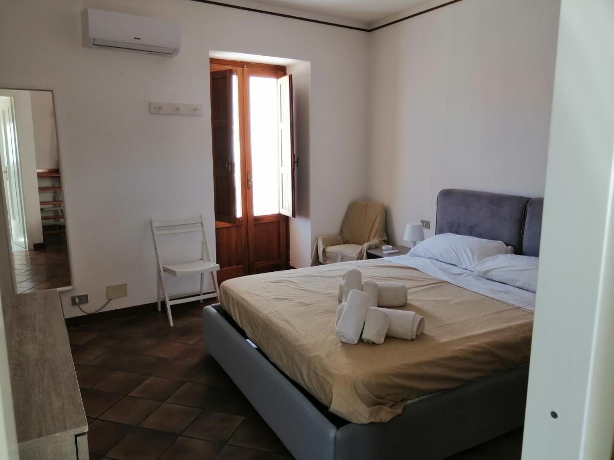 Una Stanza A Cefalù Exteriör bild