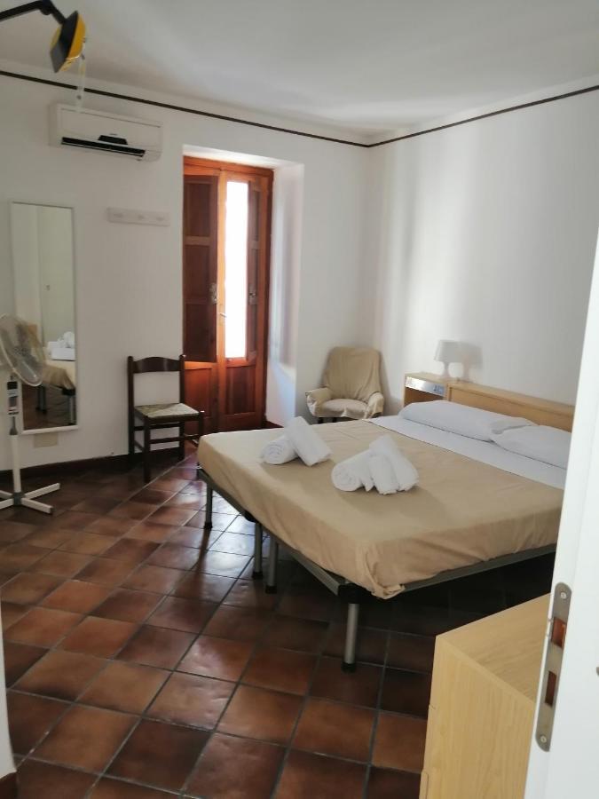 Una Stanza A Cefalù Exteriör bild